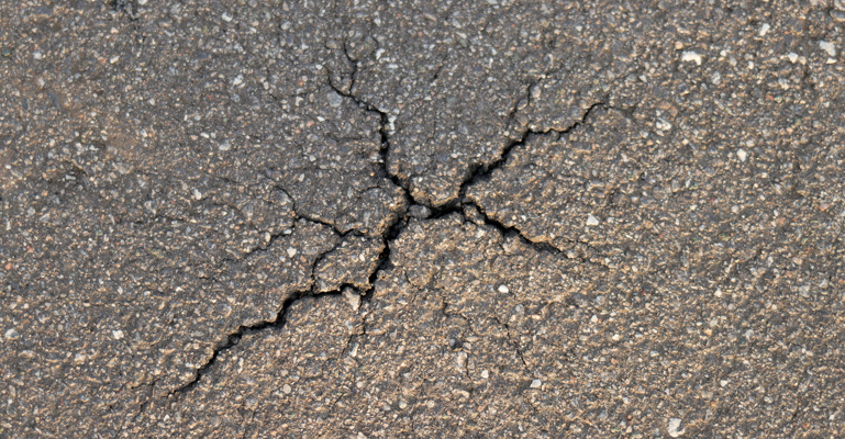 Bitumen Straße Riss im Asphalt